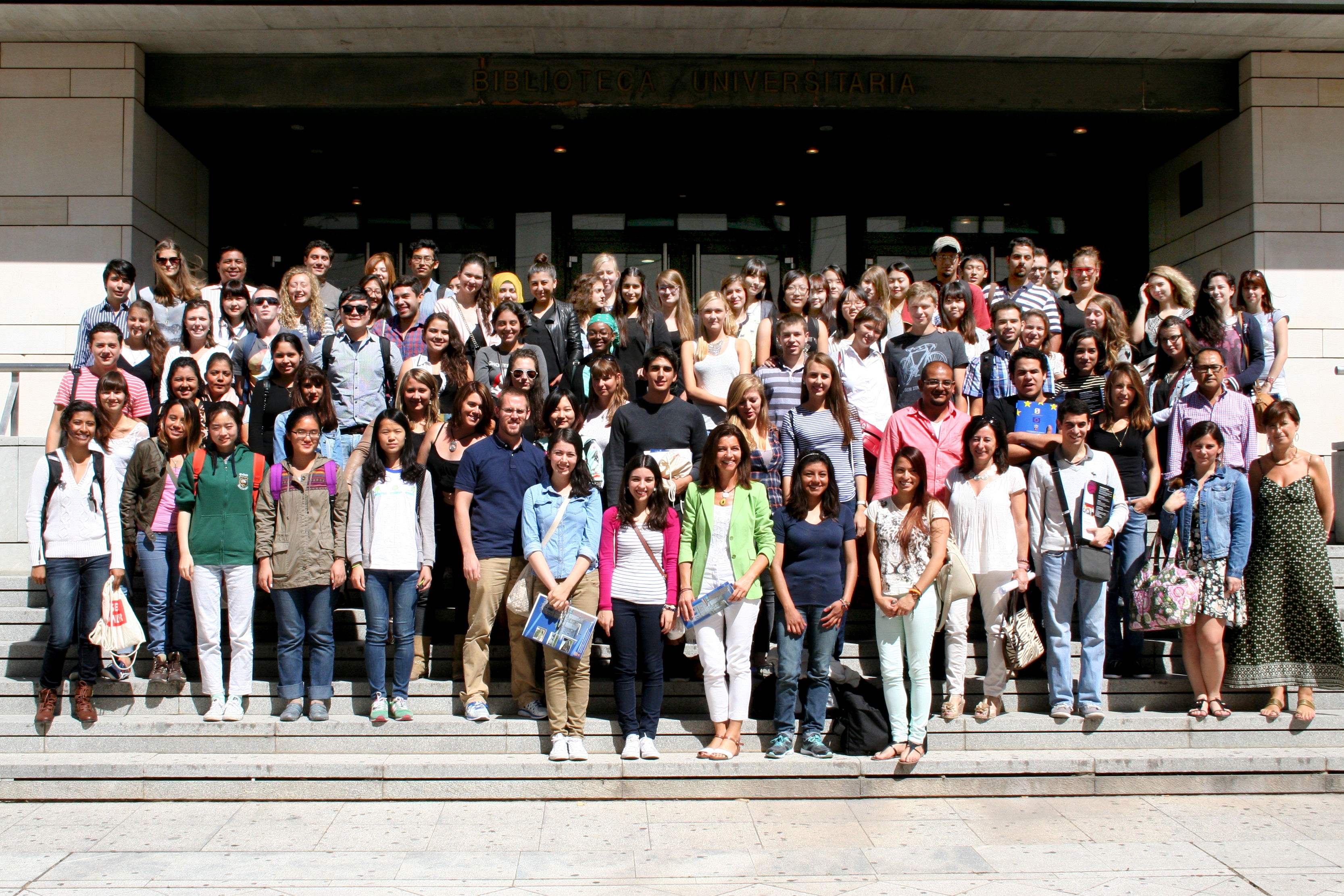 Bienvenida a los estudiantes internacionales. 2014/15 Bienvenida a los estudiantes internacionales. 2014/15