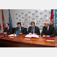 Firma convenio Premio Investigación