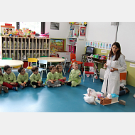 Niños convertidos en constructores