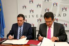 El consejero de Sanidad y el rector firmaron el acuerdo de desadscripción de la Escuela de Enfermería