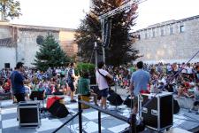 Grupo de música en el tablero