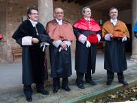 El Rector, el DHC José Antolín Toledano, el Secretario General y el Padrino, momentos antes de dar comienzo el acto.